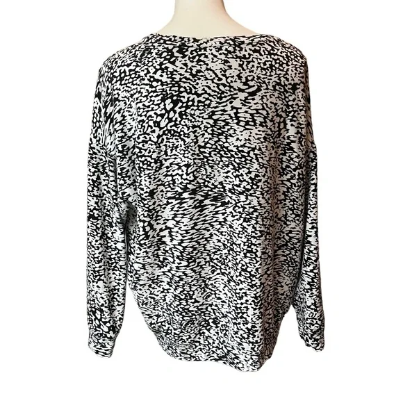 ATHLETA Balance Printed Pullover Ocelot Spot White, Sz XL - Picture 4 of 11